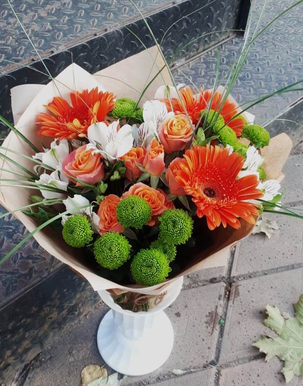 Букет цветов из: Герберы, Хризантемы, Альстромерии и Розы в Поселок Володарского