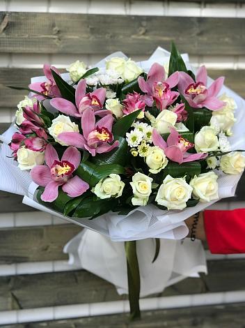 Букет цветов из: Розы и Хризантемы в Поселок Володарского
