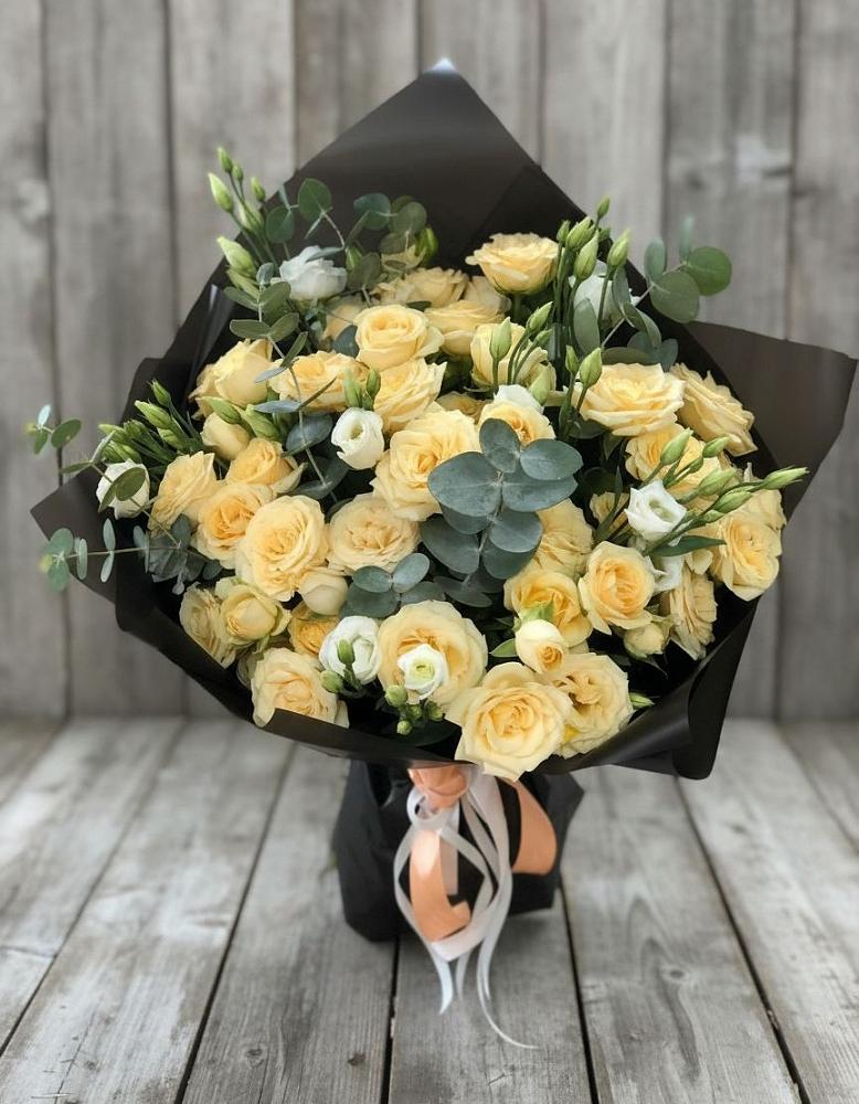 Букет цветов из: Розы и Лизиантусы в Поселок Володарского