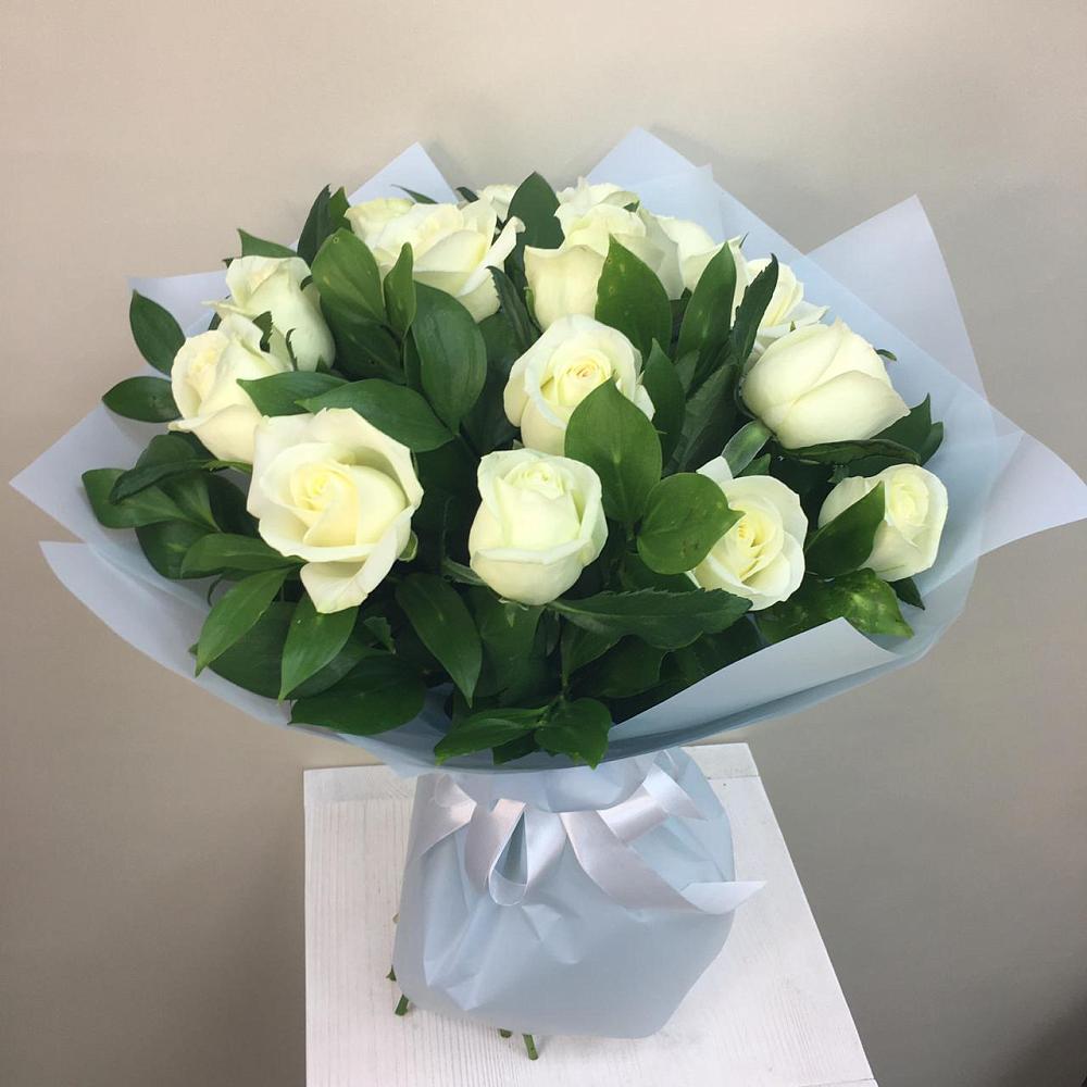 Букет 15 Белых роз Проуд в Поселок Володарского