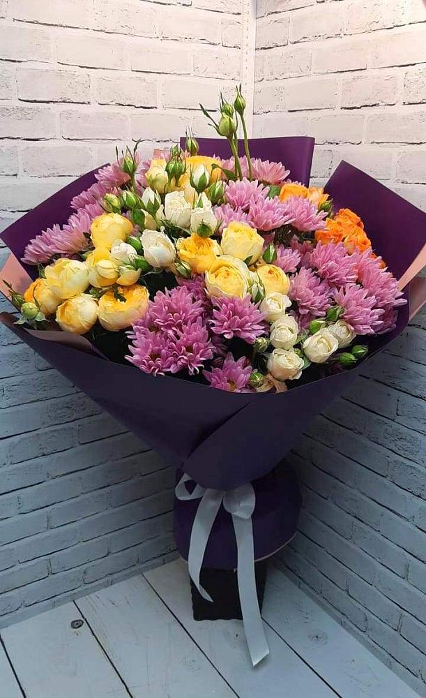 Букет цветов из: Хризантемы и Розы в Поселок Володарского