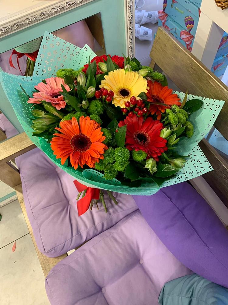 Букет цветов из: Герберы, Хризантемы и Альстромерии в Поселок Володарского