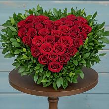 Цветочная композиция из Розы в виде сердца в Поселок Володарского