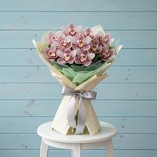 Букет цветов из:  Орхидеи и Розы в Поселок Володарского