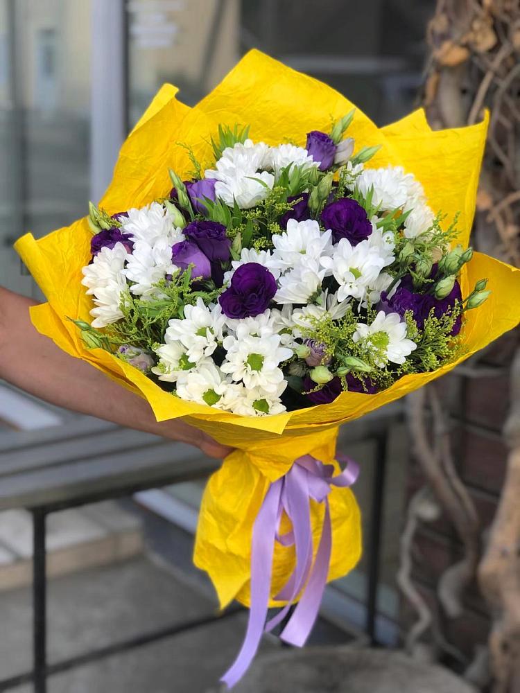 Букет цветов из: Ирисы, Хризантемы и Ромашки в Поселок Володарского
