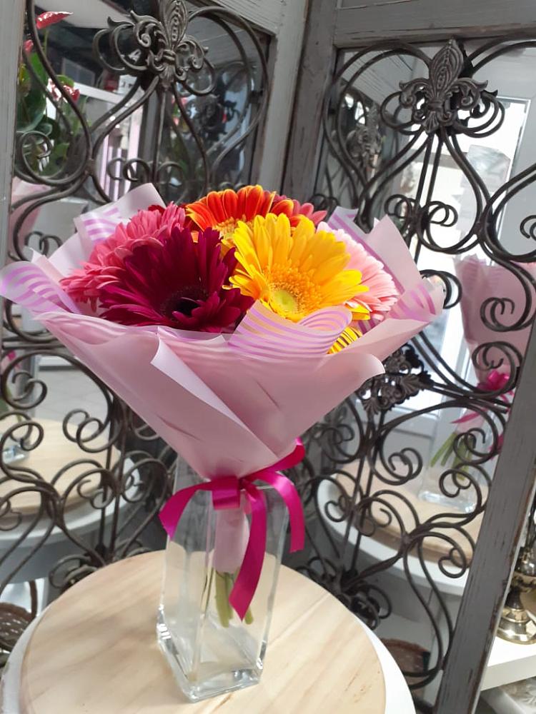 Букет цветов из: Герберы в Поселок Володарского