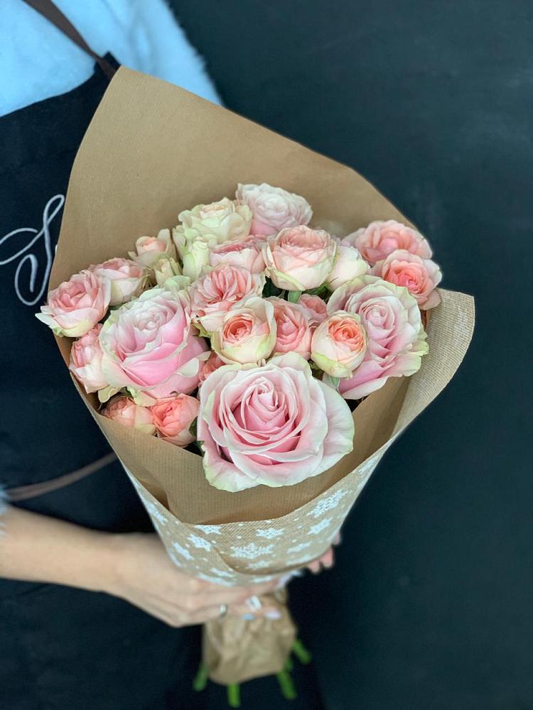 Букет цветов из: Хризантемы и Розы в Поселок Володарского