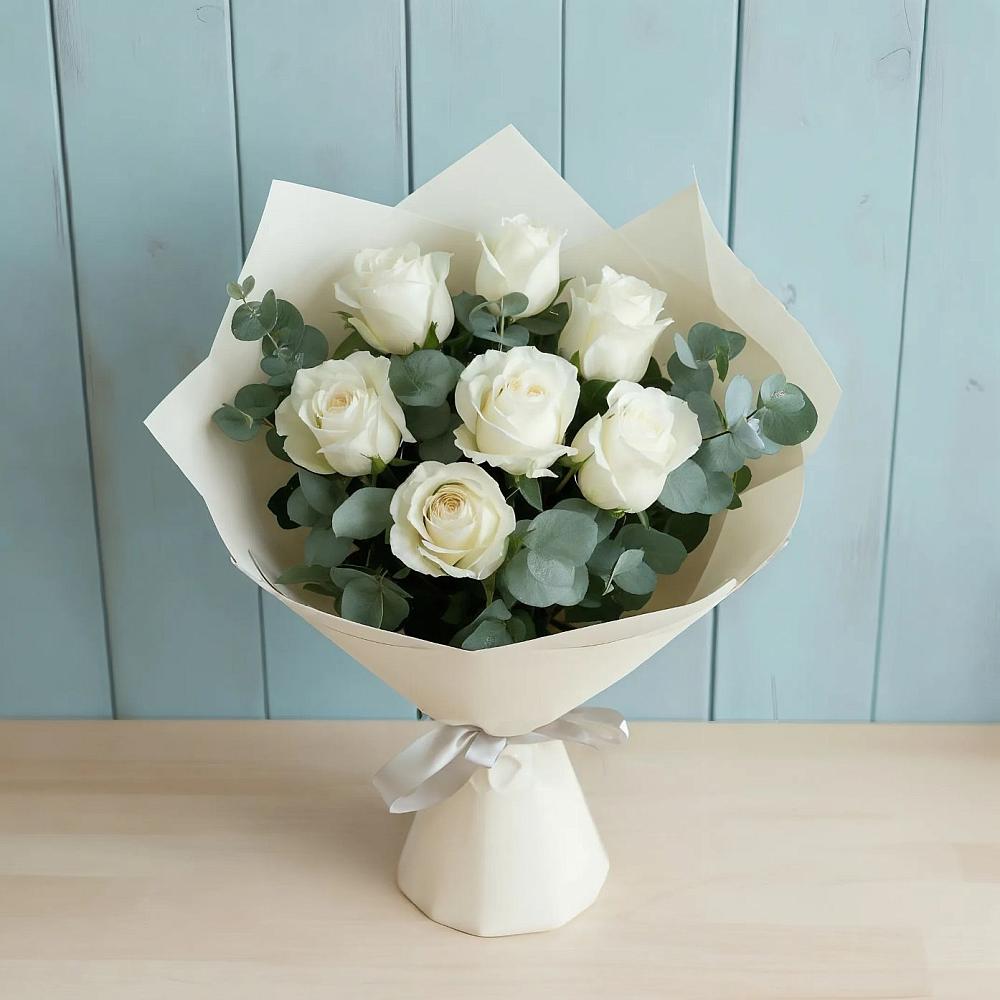 Букет Белые розы в Эвкалипте в Поселок Володарского