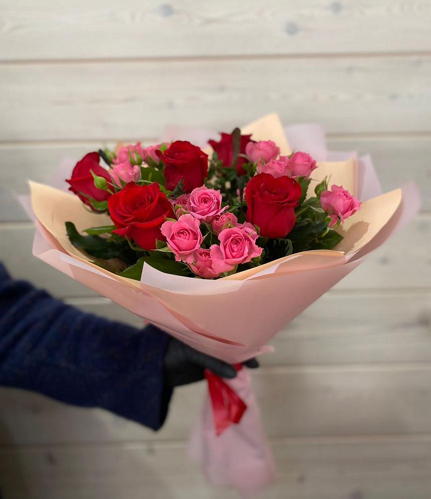 Букет цветов из: Розы в Поселок Володарского