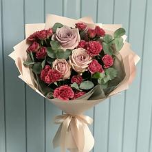 Букет цветов из:  Гвоздики и Розы в Поселок Володарского