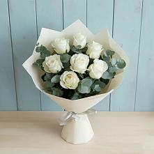 Букет Белые розы в Эвкалипте в Поселок Володарского