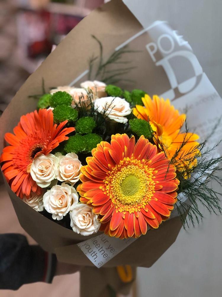 Букет цветов из: Герберы, Хризантемы и Розы в Поселок Володарского