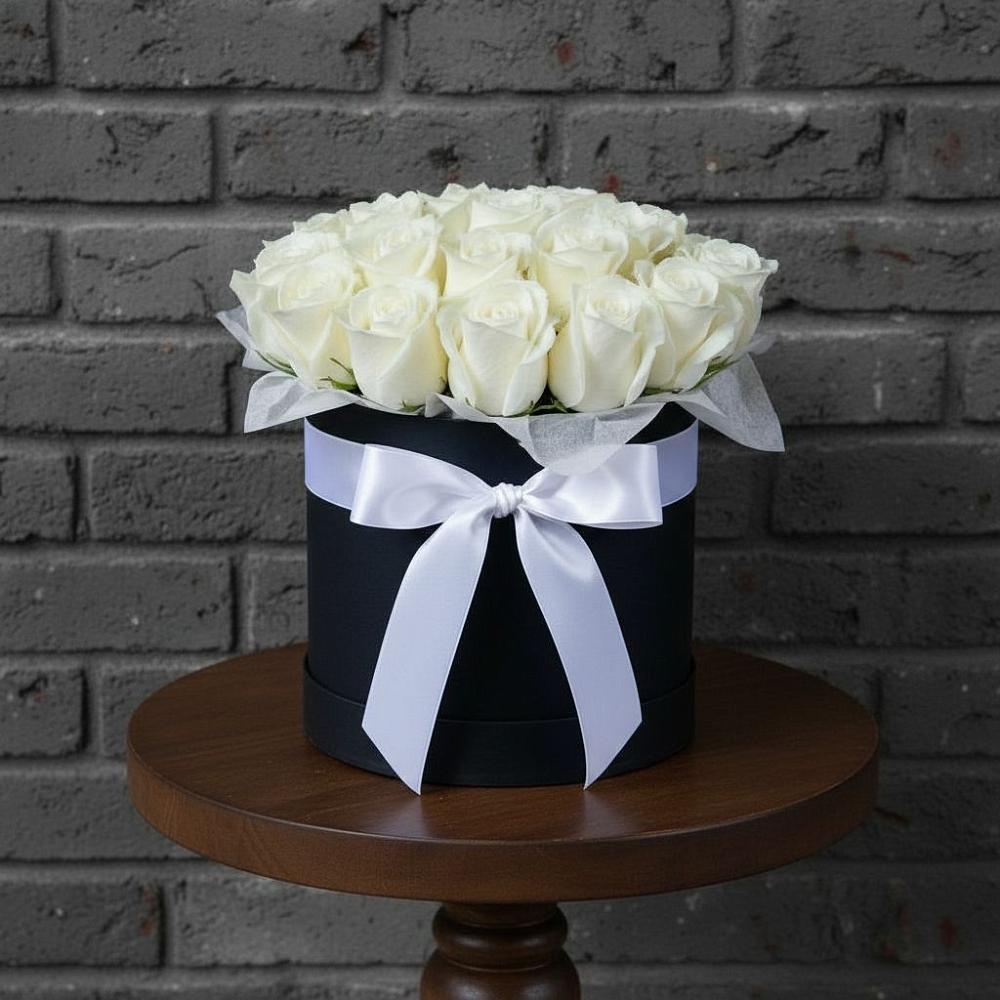 Цветочная композиция из Розы в шляпной коробке в Поселок Володарского