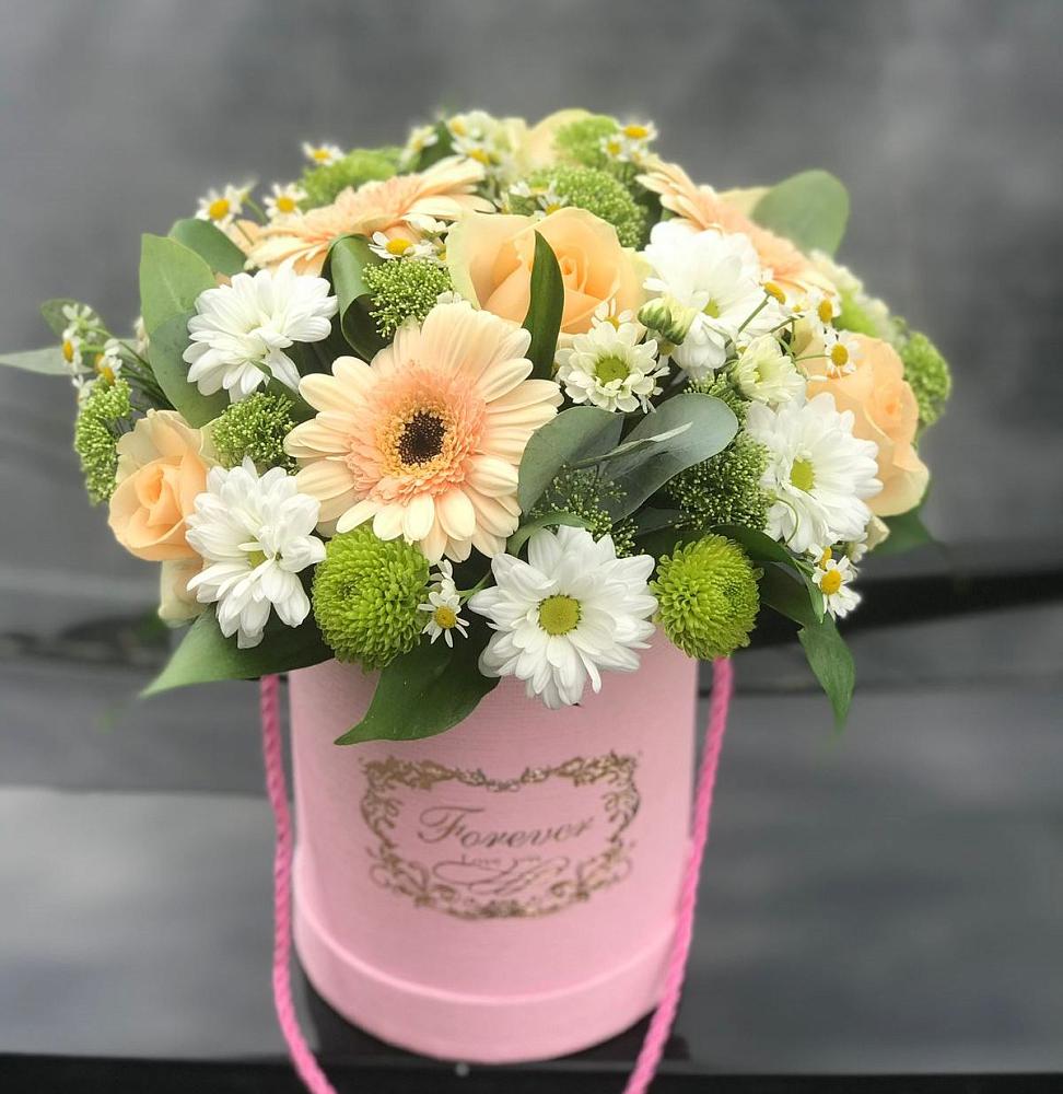 Цветочная композиция из Розы, Герберы и Хризантемы в шляпной коробке в Поселок Володарского